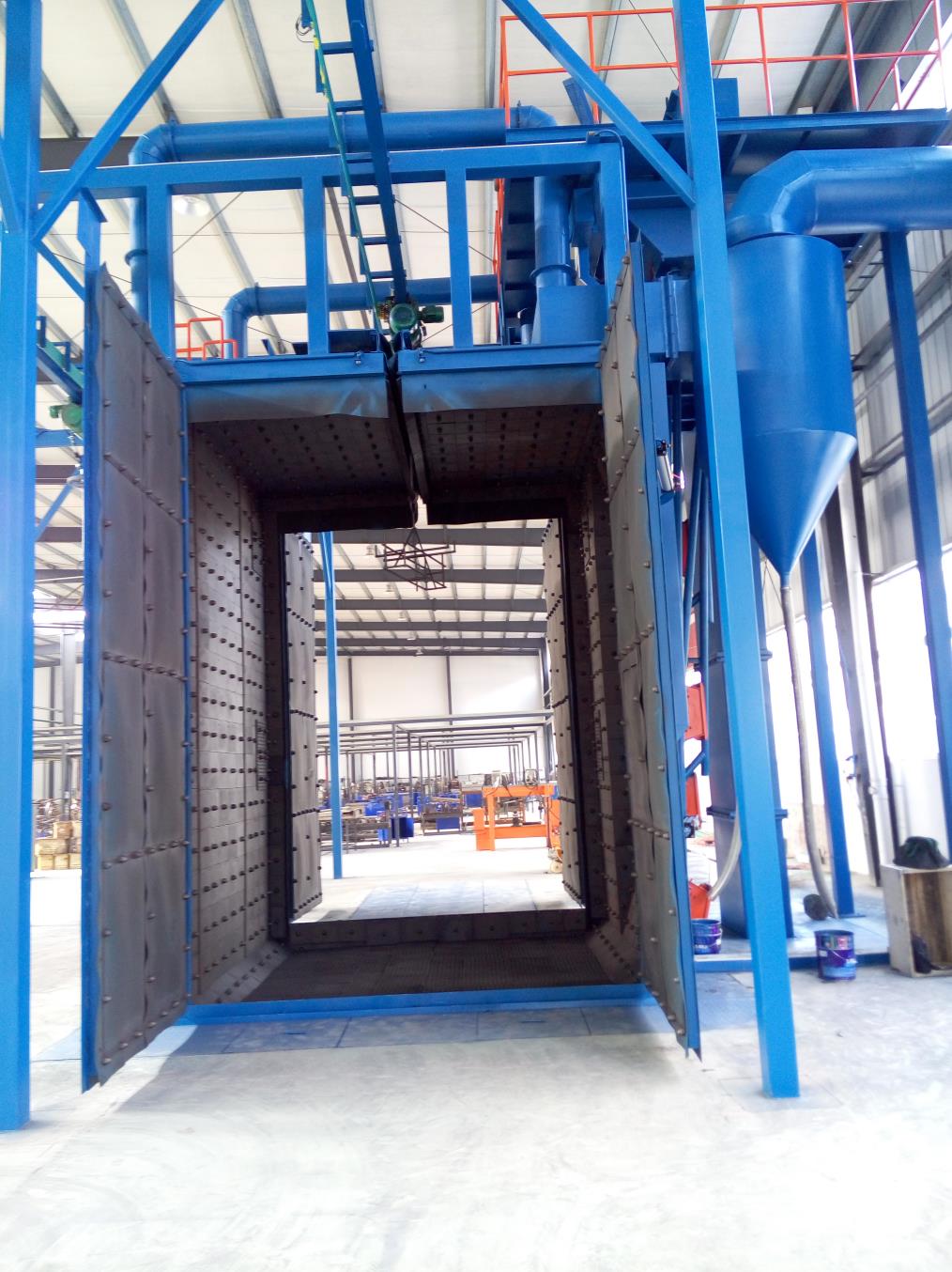 江蘇拋丸機(jī)除銹設(shè)備 江蘇懸鏈?zhǔn)綊佂铏C(jī)成功發(fā)往湖南長(zhǎng)沙